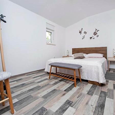 Paola Cozy Apartment Rovinj Exteriör bild
